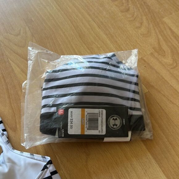 UNDER Armour Strappy Bra - Picture 8 of 9